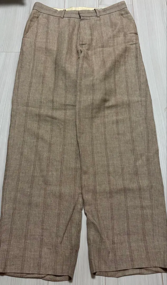 オーラリー　LINEN WOOL SILK SHARK SKIN SLACKS AURALEE -Linen Wool Silk Shark Skin Stripe Item- | twelve blog