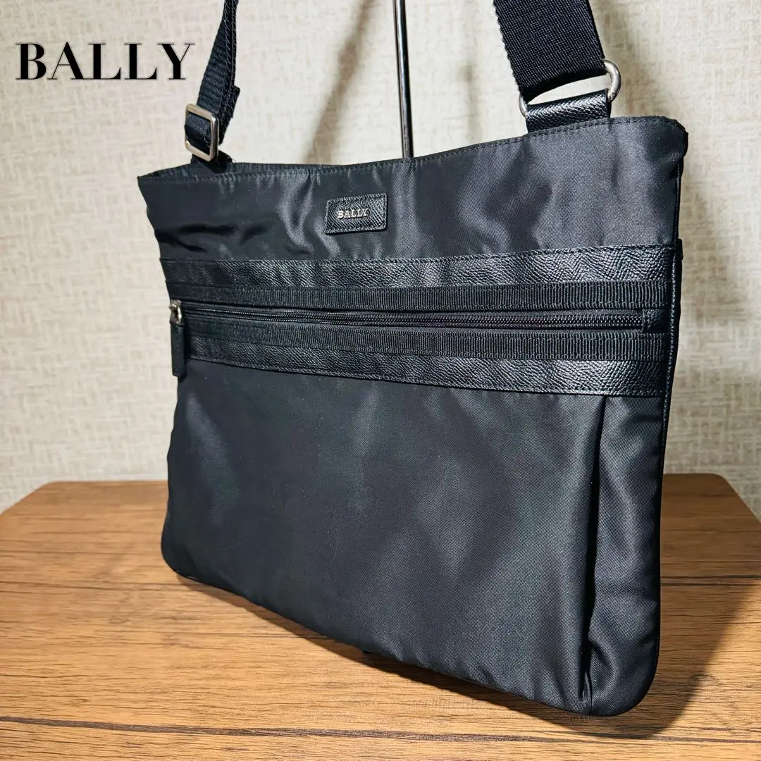 美品✨BALLY バリー ショルダーバッグ サコッシュ ボディバッグ ネイビー クロスボディバッグ 《BALLY バリー》HUYA メンズ レザー