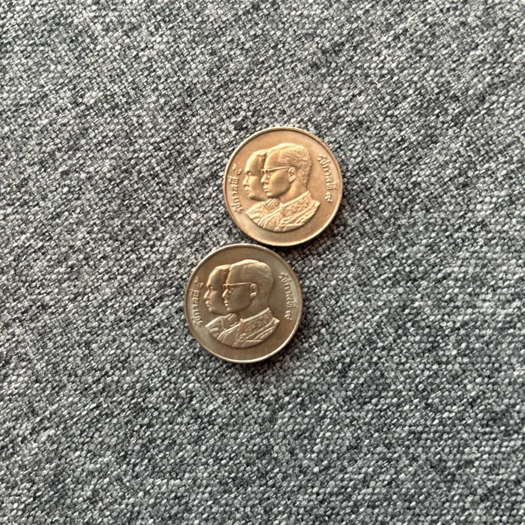 3556【タイ王国】2バーツ　硬貨　コイン　古銭　100枚セット N1888【タイ王国】2バーツ 硬貨 古銭 3種類 - メルカリ