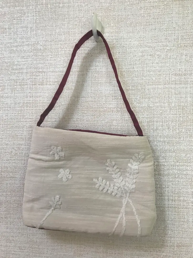 刺繡手拿包 米色 的縮圖
