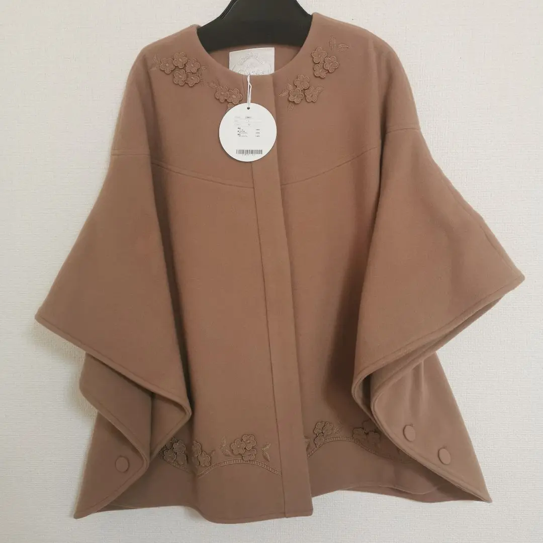 Chesty ミスアドラ　新品未使用　ポンチョ Chesty ミスアドラ新品未使用ポンチョ