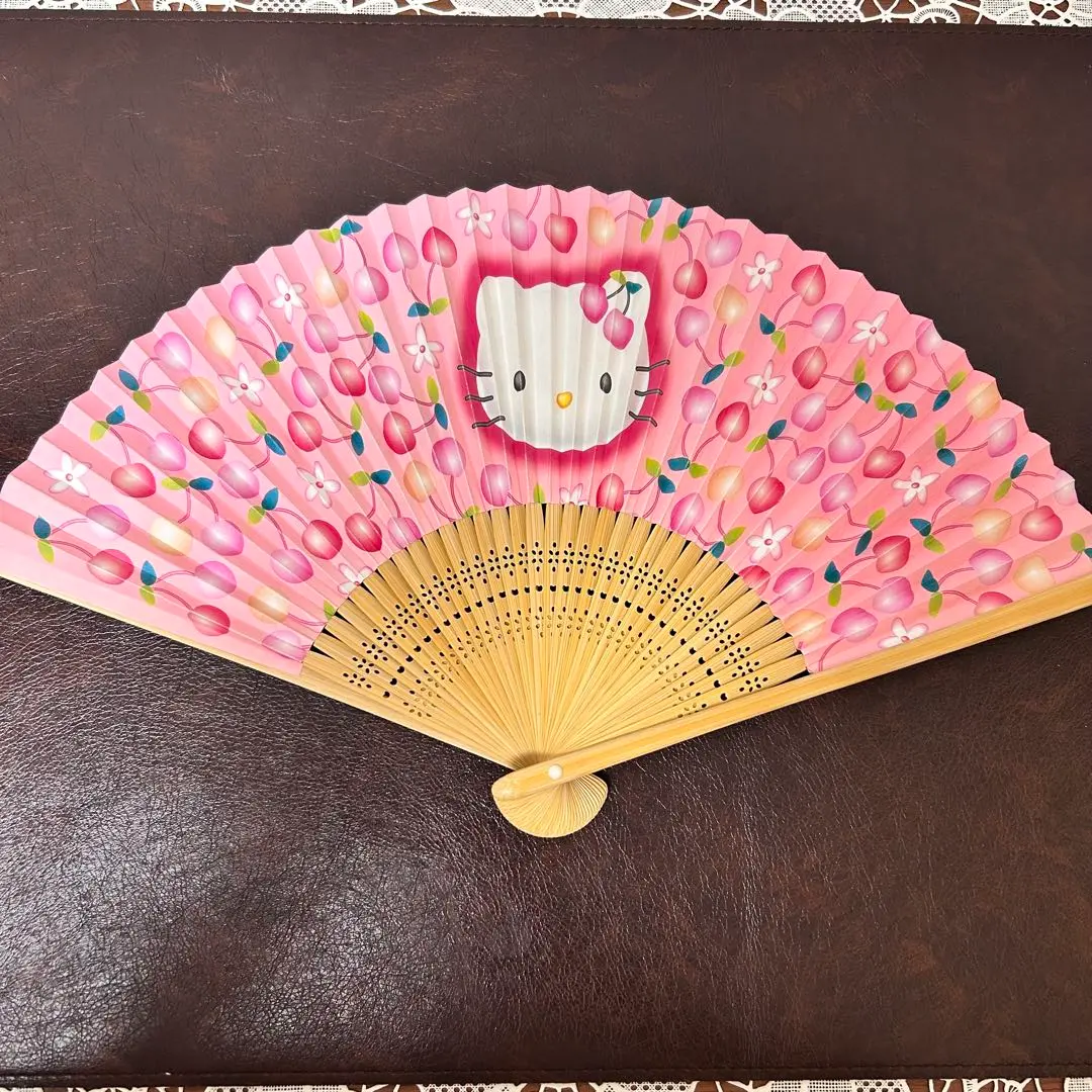 【未開封】　野いちごキティ　ビーズストラップ　お花　さくらんぼ　2001 気になる対象商品 ビーズストラップ 野いちごキティ 未開封