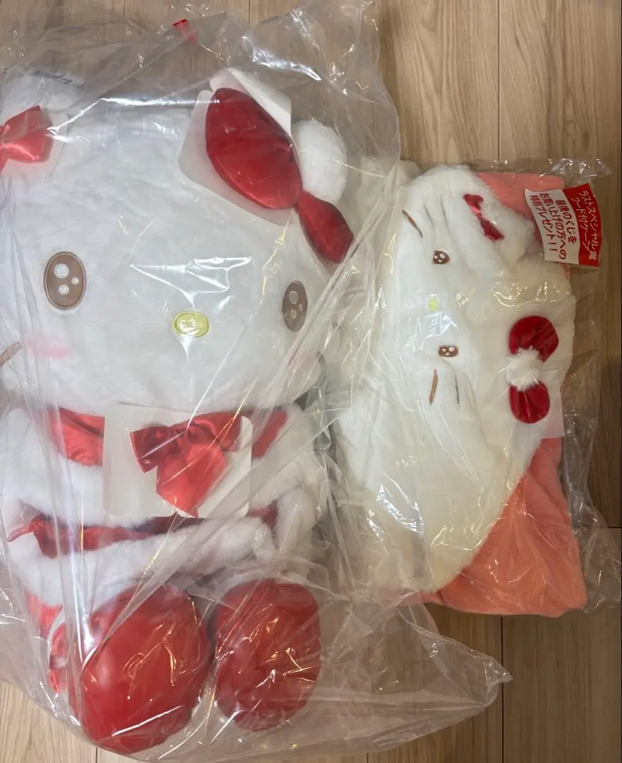 Hello Kitty 幸運籤 最後特別獎 附帽斗篷 1號玩偶 的縮圖