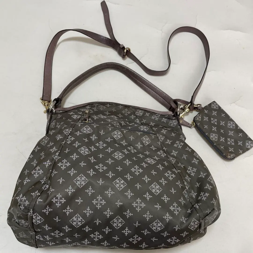 Thumbnail of shoulder bag