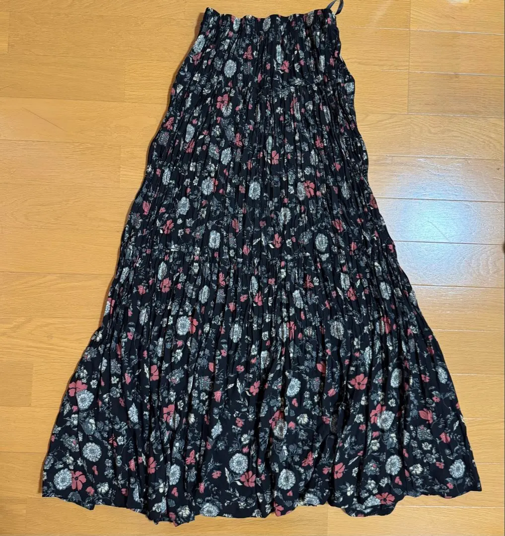 Thumbnail of Flare skirt, floral pattern, black