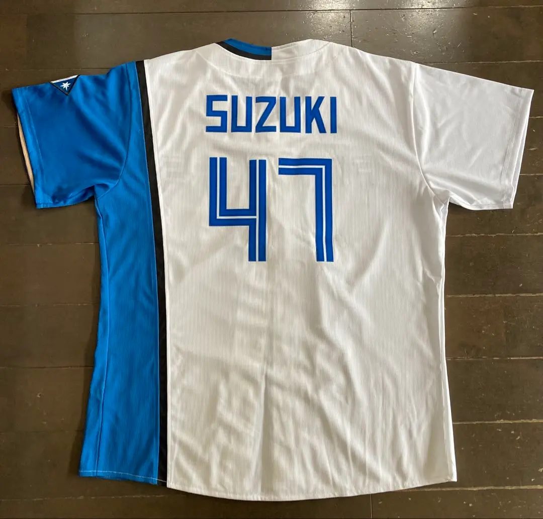 ファイターズ　20周年ビジターユニホーム　XL 鈴木健矢投手　サイン入り レプリカユニフォーム ビジター(HOKKAIDO 20th ワッペン付き