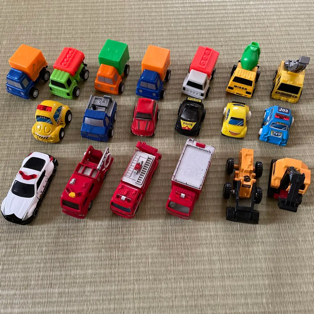 Thumbnail of Various miniature cars: Tomica, work vehicles, Choro-Q set