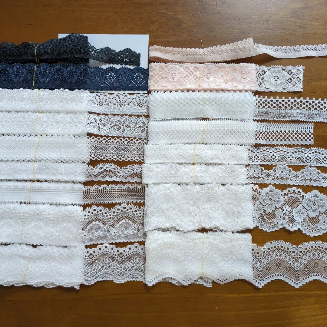 Thumbnail of A103: White, 1m 17 pieces, stretch lace