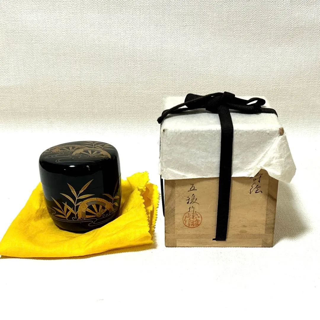 Thumbnail of Tea Ceremony Utensils, Genjiguruma Maki-e Natsume (Tea Caddy), Goryo Saku (Made by Goryo), Paulownia Wood Tomobako (Storage Box), Beautiful Condition