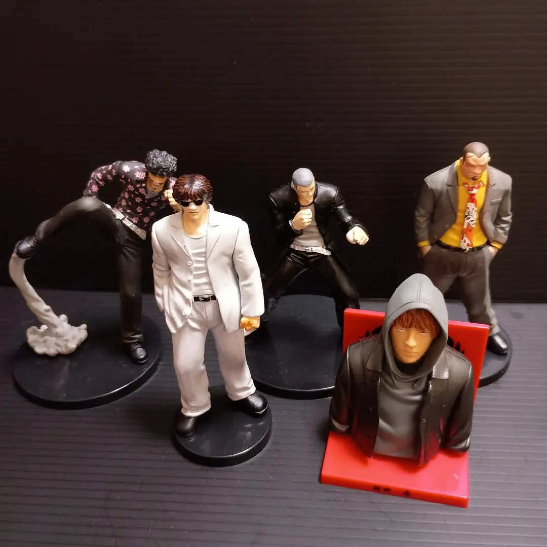 Thumbnail of Crows figure