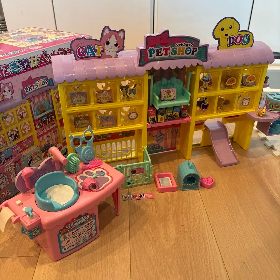 Thumbnail of Pet shop set with cat and dog figures