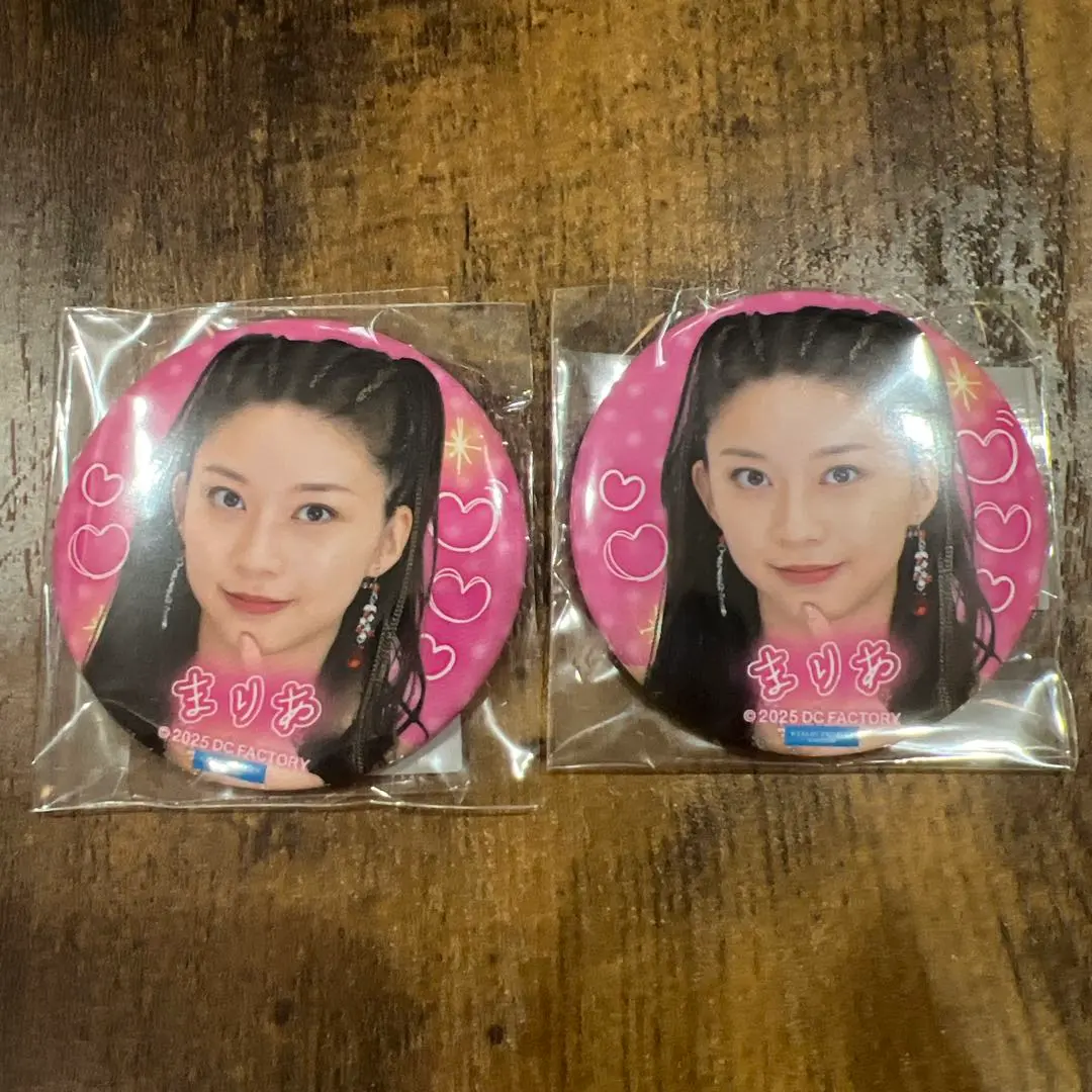 牧野真莉愛 摩巴扭蛋徽章 2個組 的縮圖