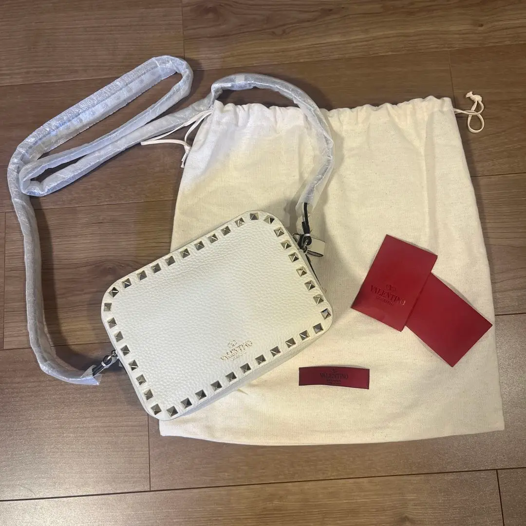 VALENTINO GARAVANI レザーショルダーストラップ VALENTINO 新品同様 ヴァレンティノ ガラヴァーニ ロック