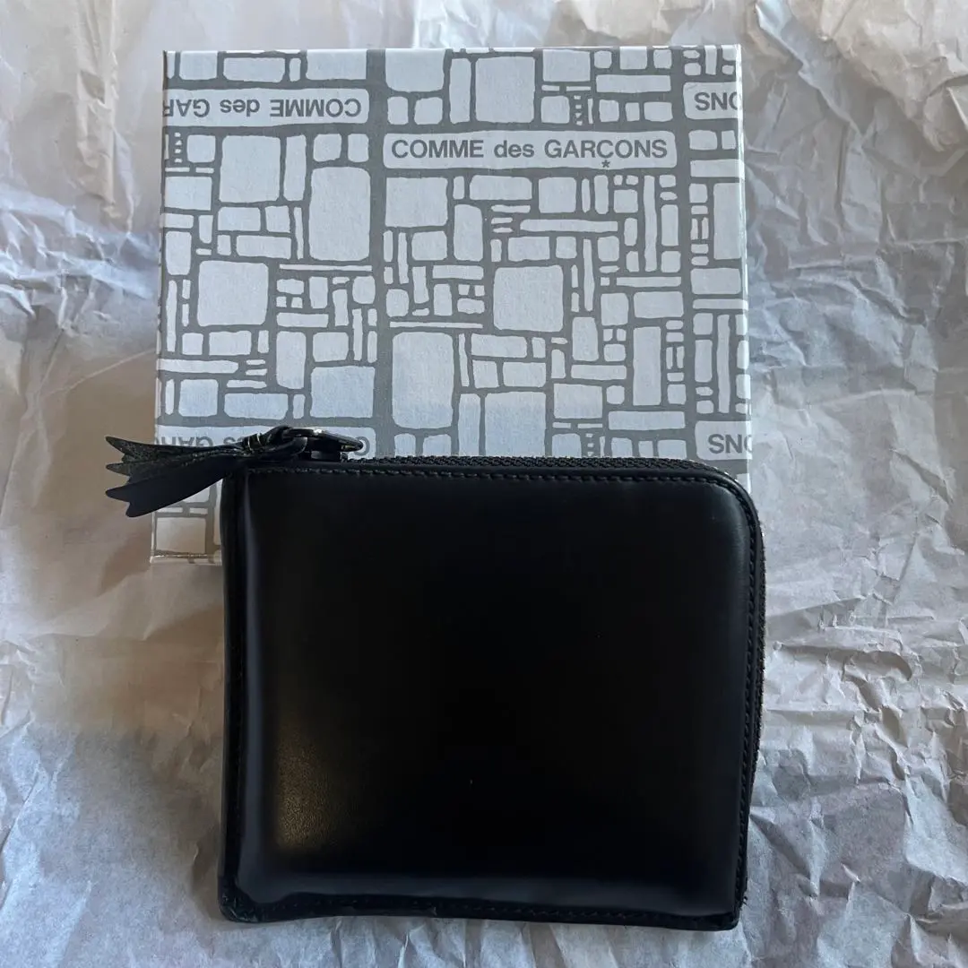 【未使用】COMME des GARÇONS 財布　黒※箱付き 2025年最新】COMME des GARCONS 付属品：箱 二つ折り財布の人気