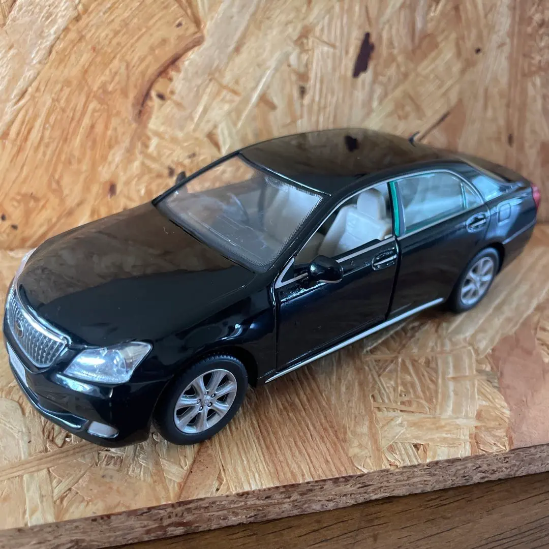 Thumbnail of Toyota Not-for-Sale Color Sample Crown Majesta Miniature Car