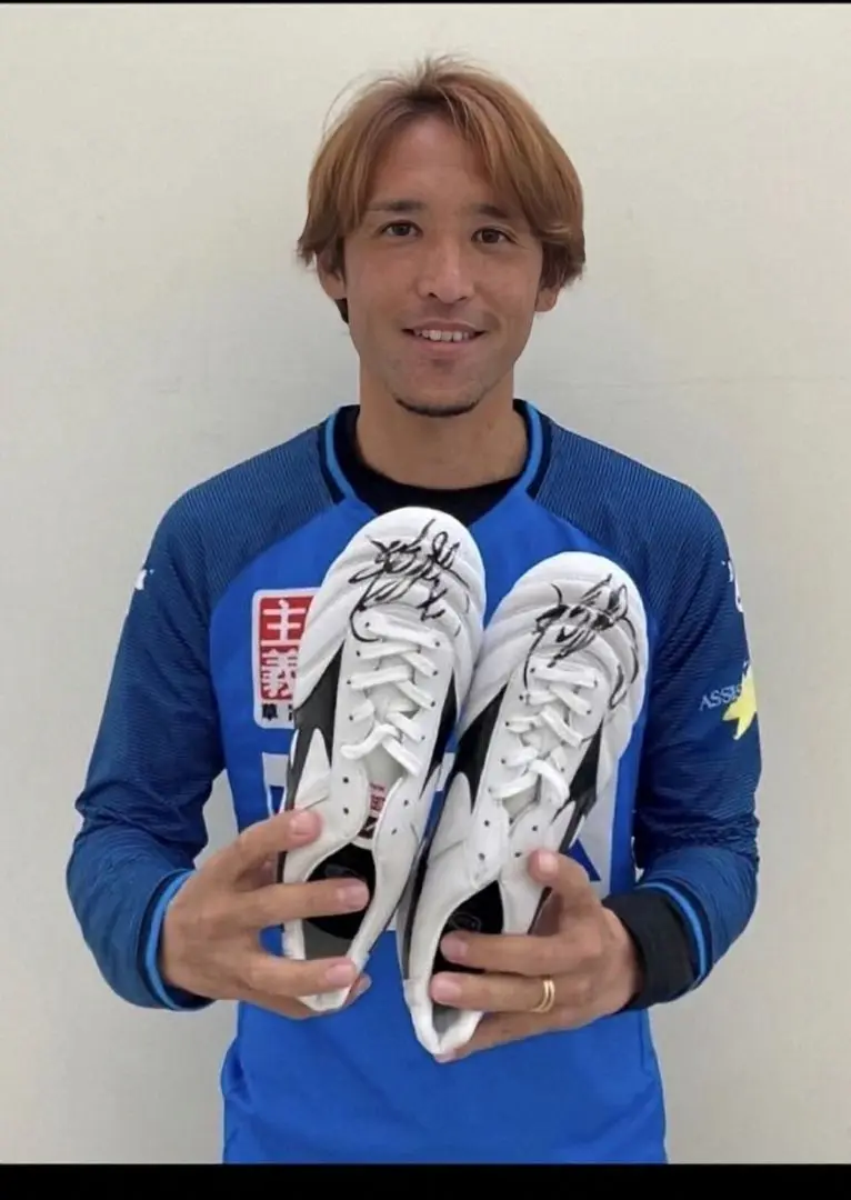 ザスパクサツ群馬 細貝萌 直筆サイン入スパイク チャリティー品