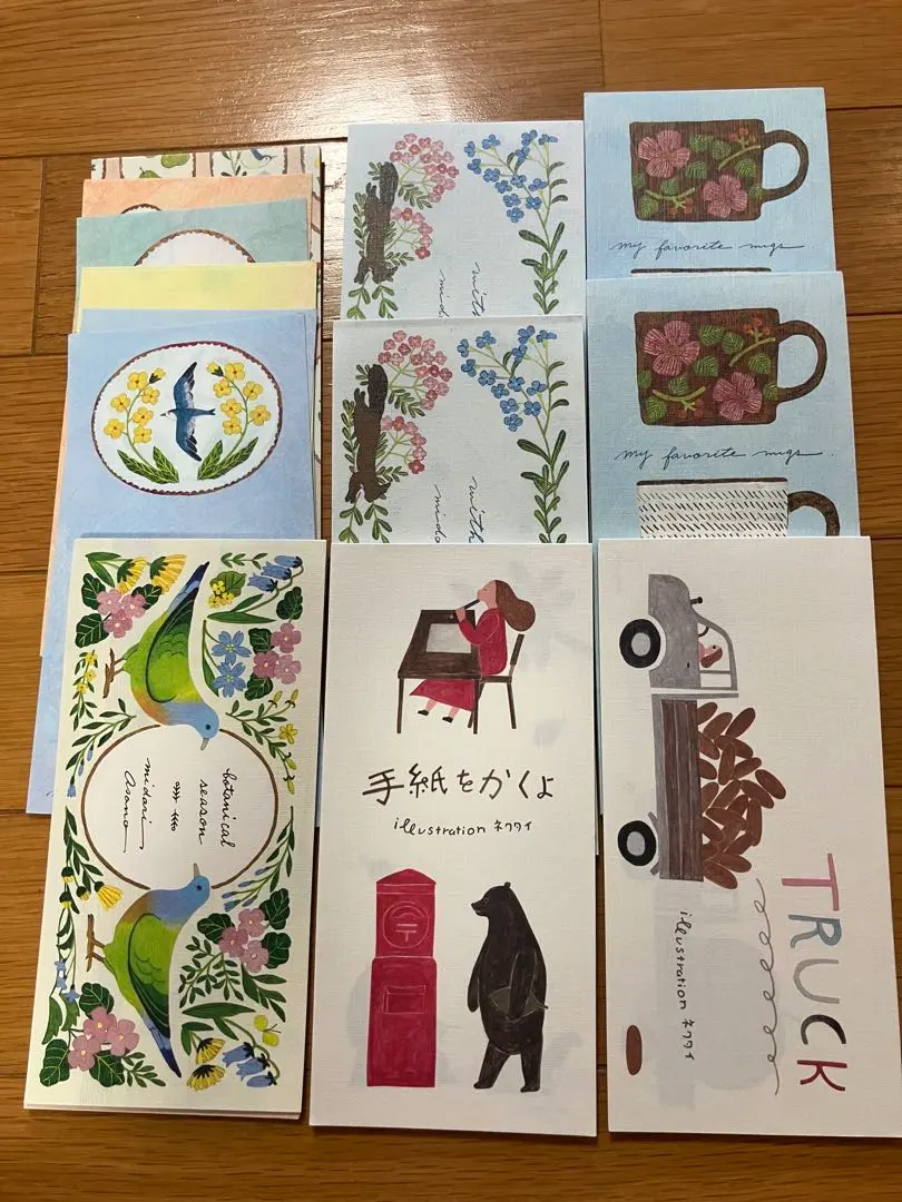 Thumbnail of Hyogensha 8-piece set of single-sheet memo pads, including works by Midori Asano, Tie, and Aiko Fukagawa