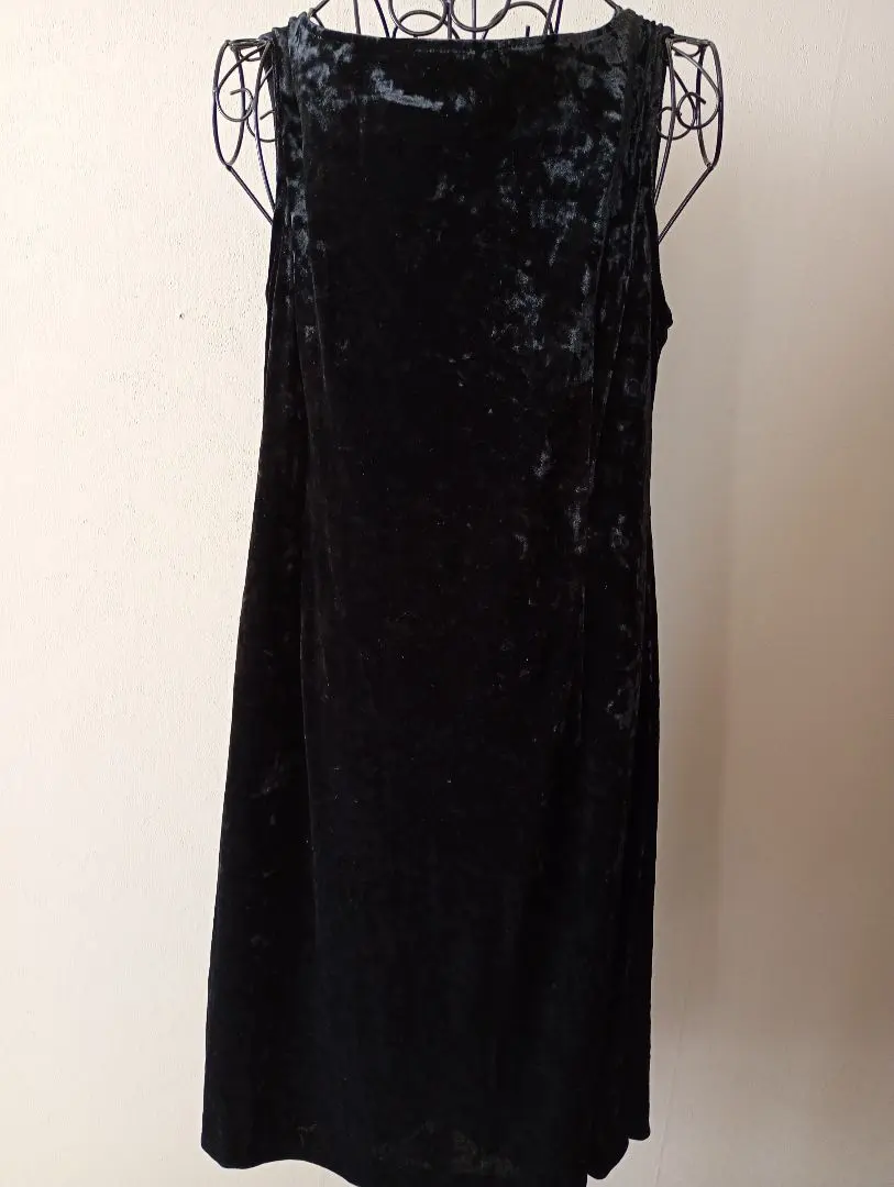 Thumbnail of Black velvet sleeveless dress