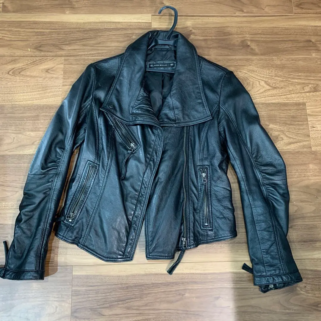 ZARA 皮衣外套 的縮圖