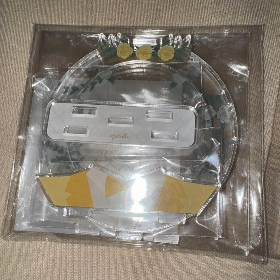 Thumbnail of Fukuya Kuji Garden Wedding Can Badge Acrylic Frame - Yellow