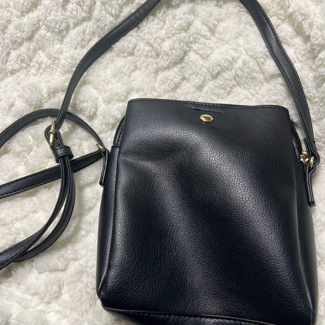 Thumbnail of Black shoulder bag