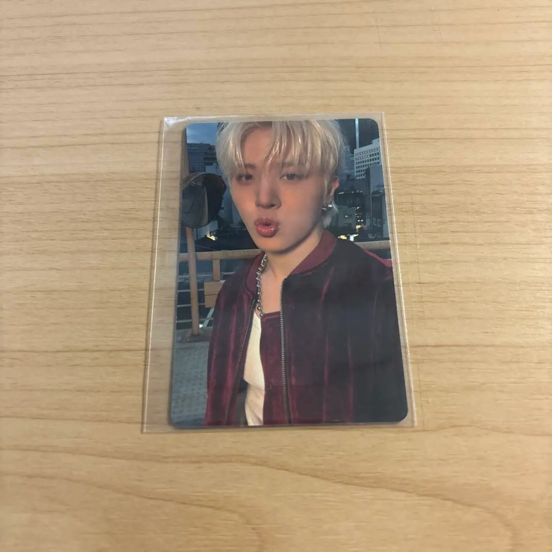 Thumbnail of treasure Junghwan Love Pulse trading card