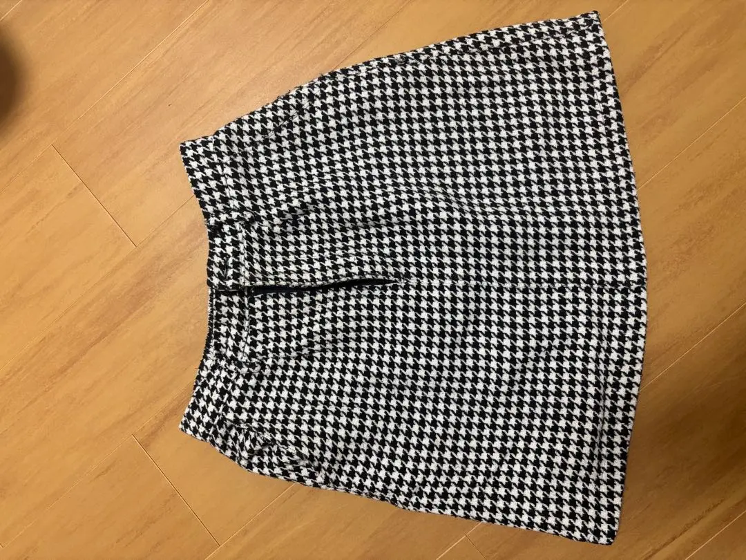 Thumbnail of Houndstooth Pattern Flare Skirt, Size M