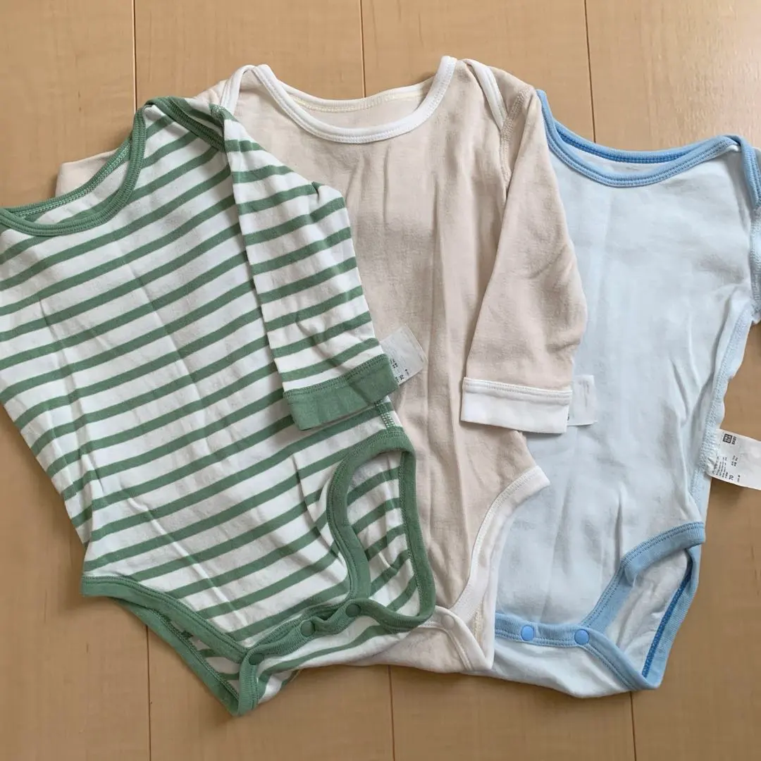 UNIQLO 三件組 包屁衣 70 嬰兒連身衣 內衣 內褲 長袖 的縮圖