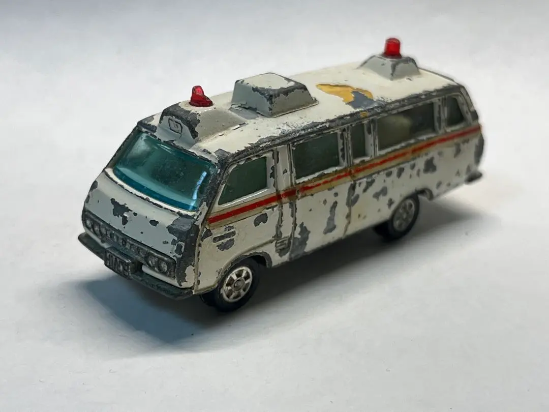 トミカ【56】 ハイエース　 コミューターキャンピングカー 自衛隊救急車 トミカ【56】 ハイエース コミューターキャンピングカー 自衛隊