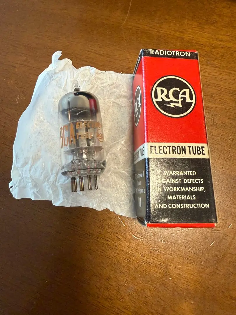 ヴィンテージ RCA 12AX7 真空管 古典的な真空管 ヴィンテージ RCA 12AX7 真空管 古典的な真空管