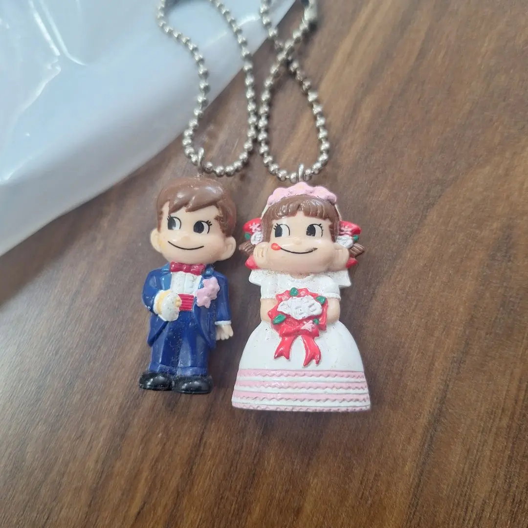 Thumbnail of Fujiya Peko-chan & Poko-chan Bride & Groom Figures Keychain