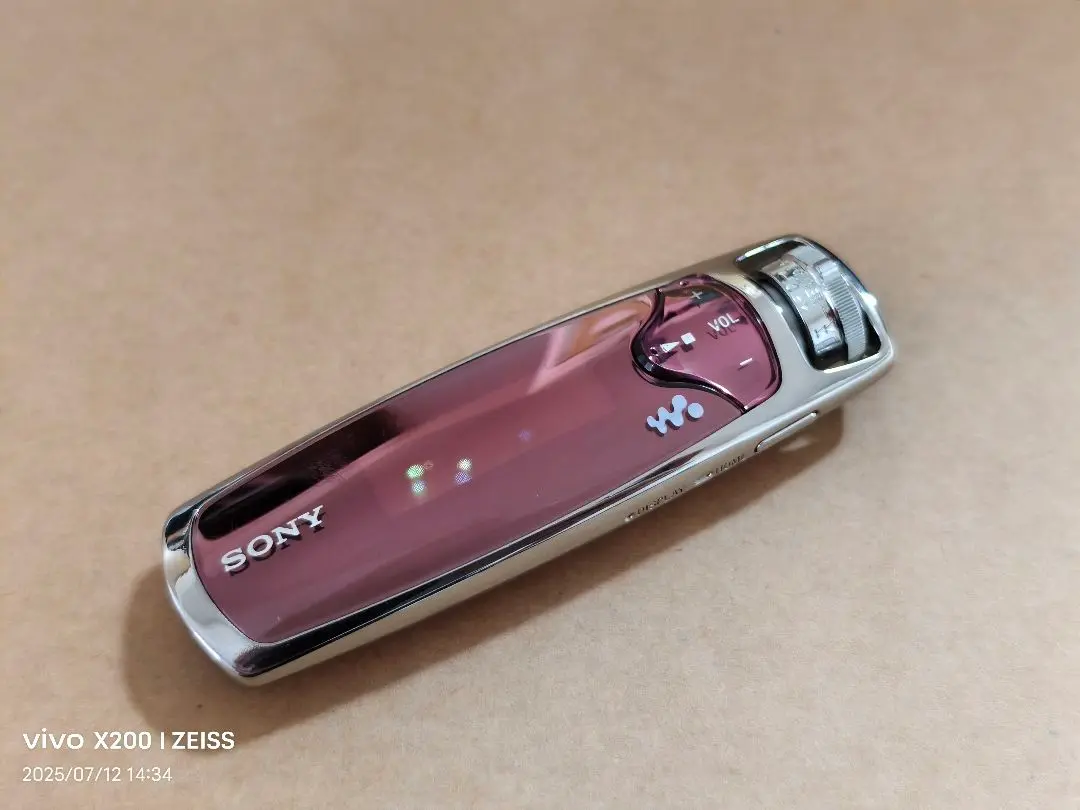 SONY NW-S703F ゴールド 純正充電＆同期コート SONYイヤホン SONY NW-S703F ゴールド 純正充電＆同期コート SONYイヤホン