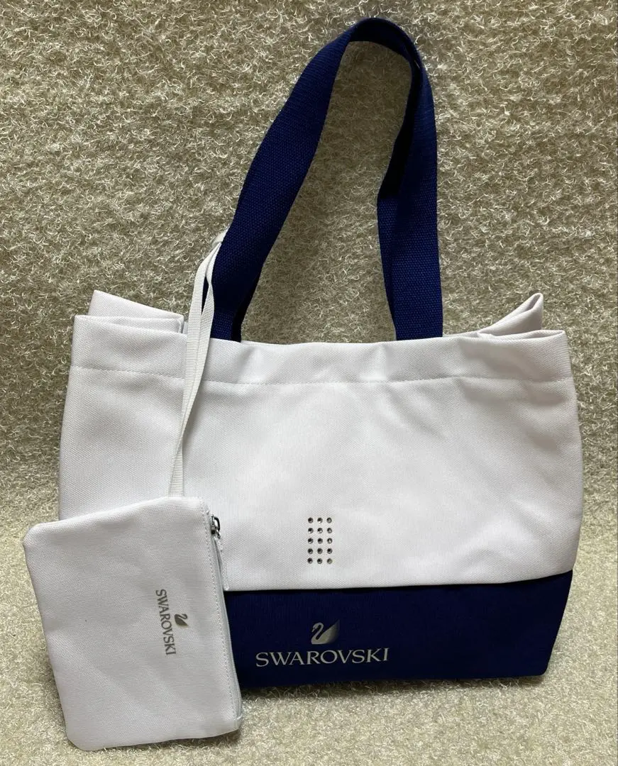 Swarovski トートバッグ ポーチ付き　大容量　新品未使用　箱付き きらりと上品。スワロフスキークリスタル付きのバッグが付録に