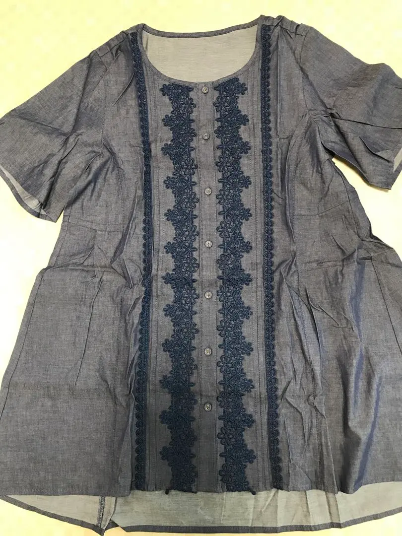 Thumbnail of Short-sleeved French sleeve top, blouse, tunic