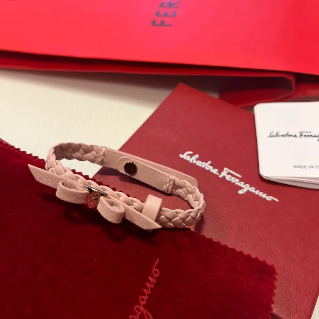 Salvatore Ferragamo - フェラガモ ガンチーニ バングルの通販