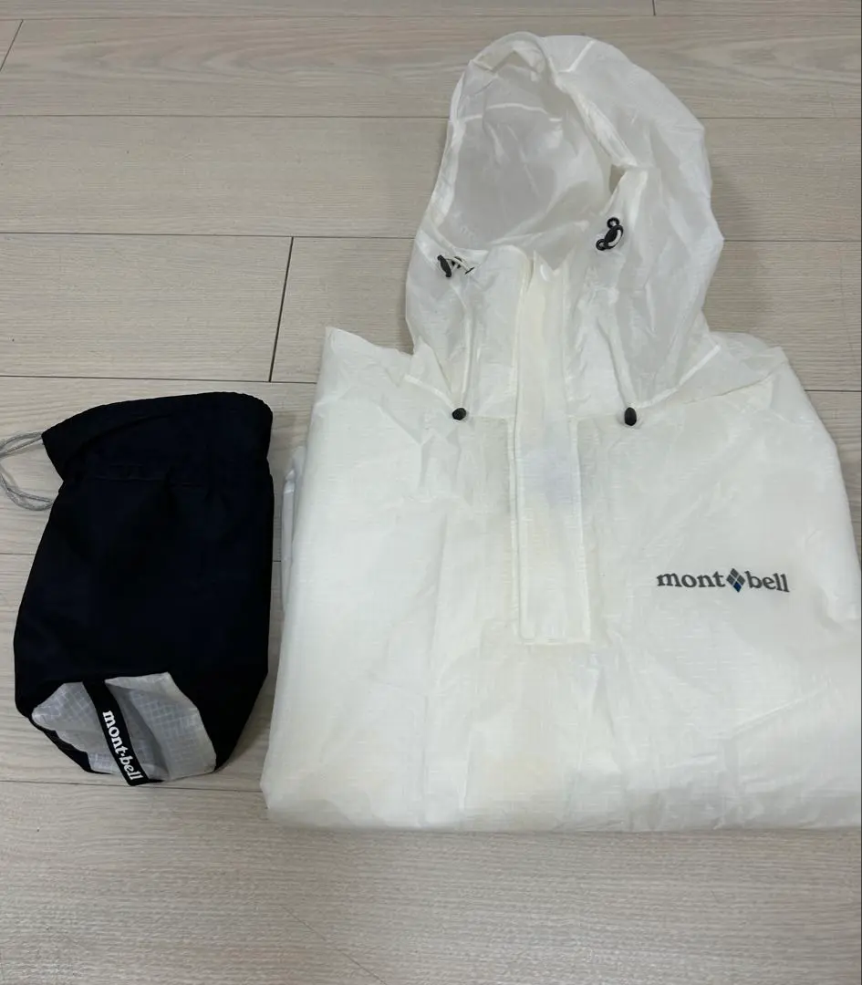 大特価市 2025年最新】mont-bell ホワイトの トレッキングレインポンチョ 小物