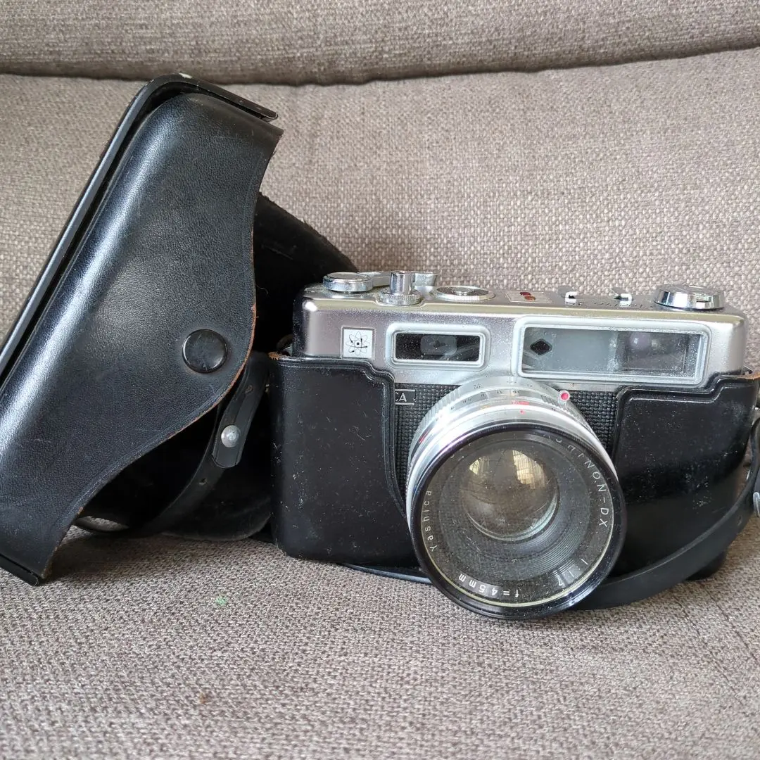 雅西卡 相機 相機盒 YASHICA 電子相機35 故障品 的縮圖