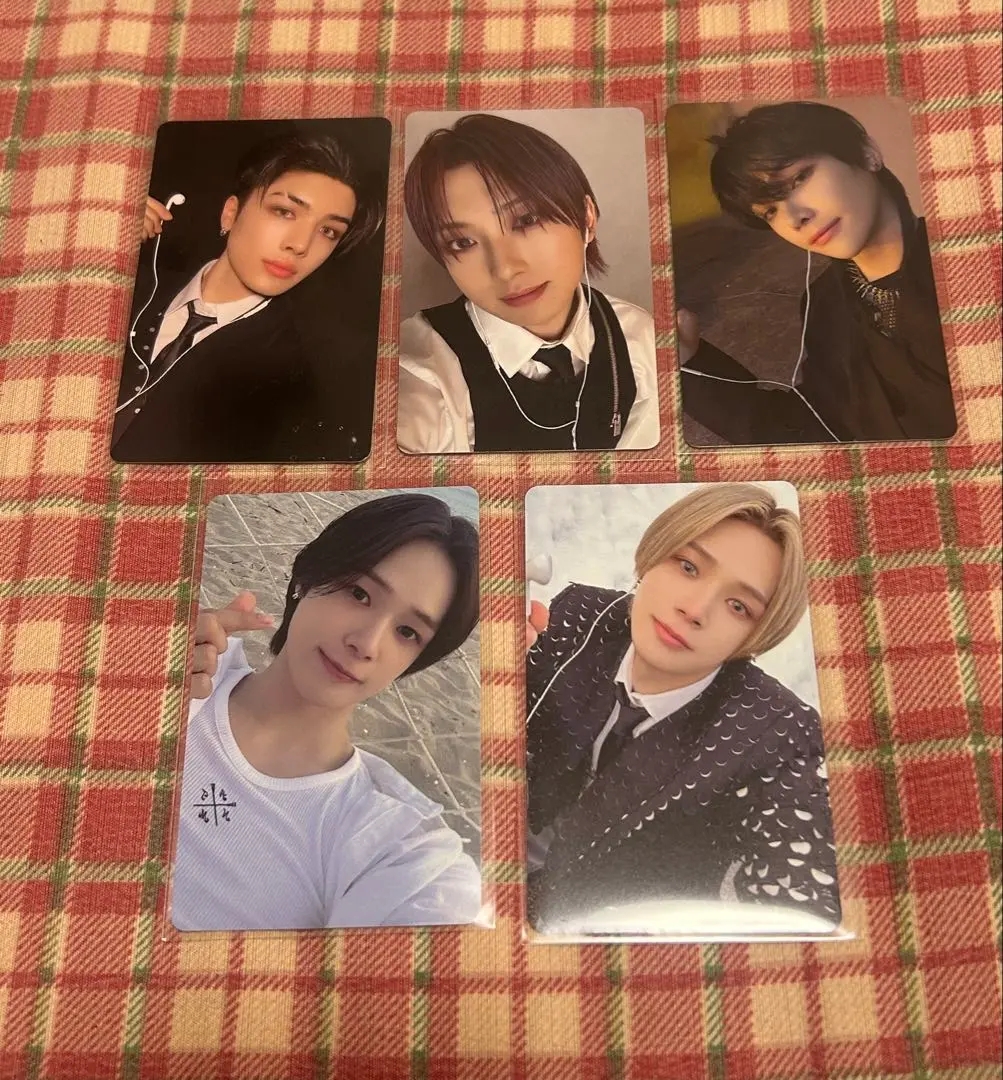 Thumbnail of &TEAM trading card