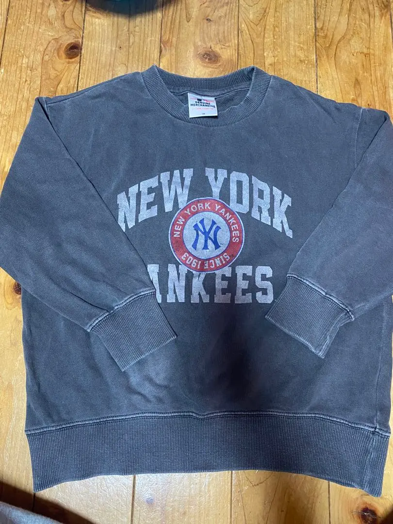 Thumbnail of New York Yankees Sweatshirt, Size 130, Gray
