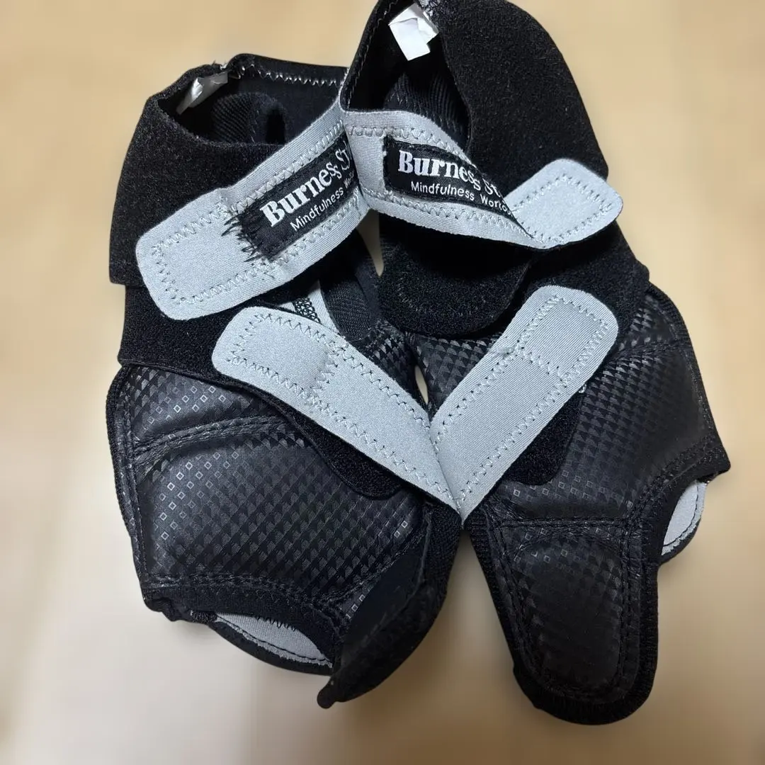 新品未使用⭐︎Burness Style トレーニングシューズ 黒/グレー 2025年最新】BurnesStyle シューズの人気アイテム - メルカリ