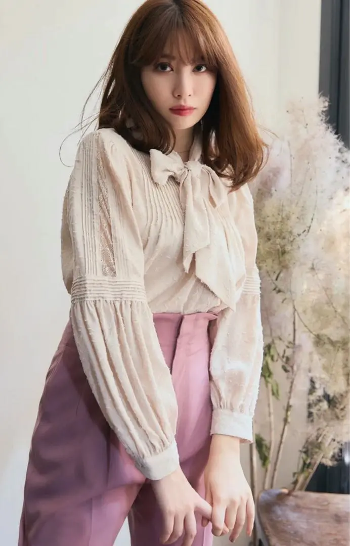 トップス Herlipto Bow-Tie Lace Trimming Blouse Bow-Tie Lace Trimming Blouse（Tシャツ/カットソー）｜Her lip