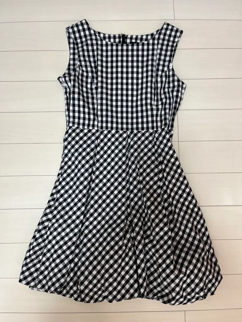 Thumbnail of Balloon dress