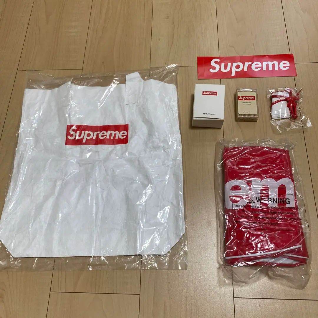 Supreme ノベルティー商品 supreme ノベルティーセット - メルカリ