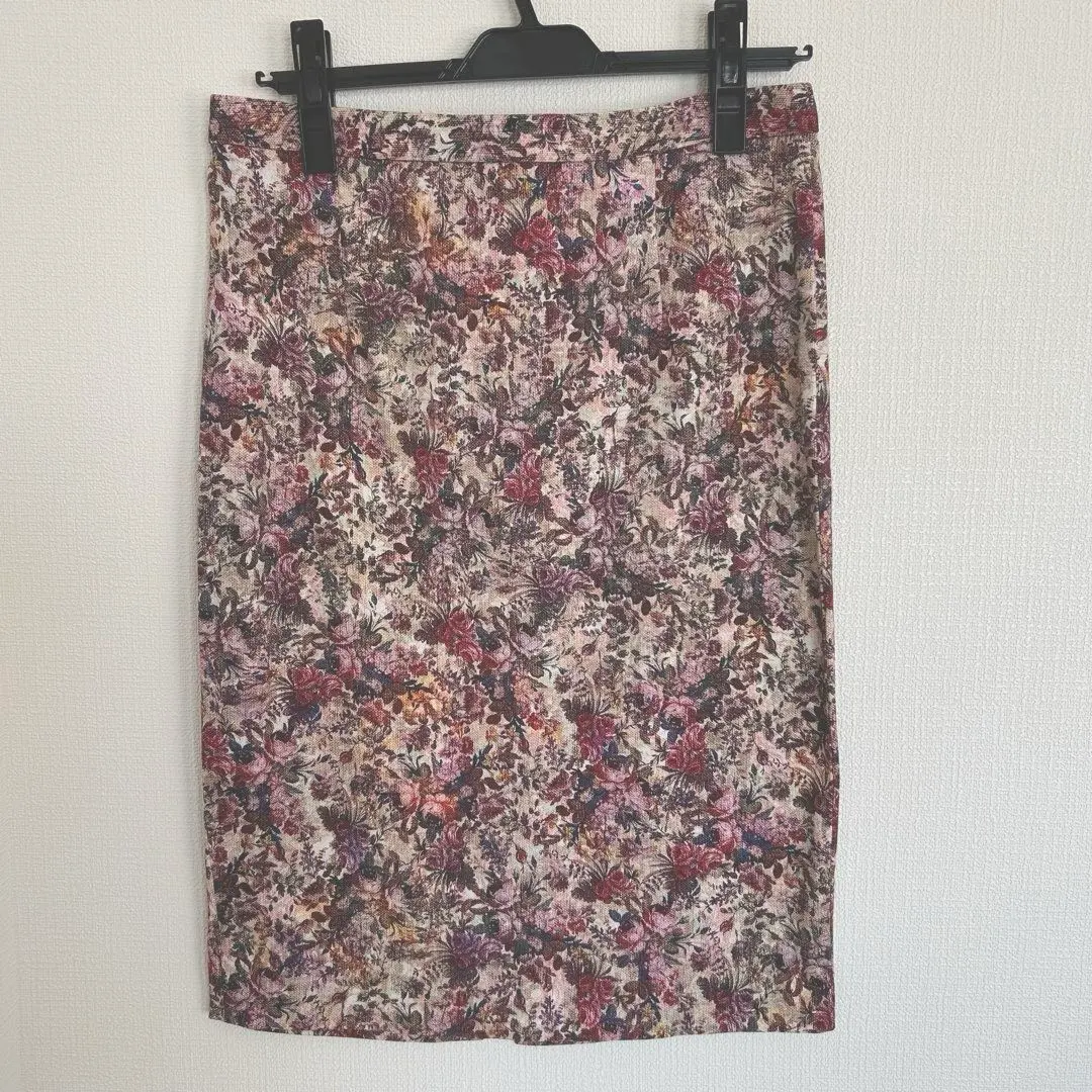 Thumbnail of Floral print pencil skirt, knee length, back slit, ZARA