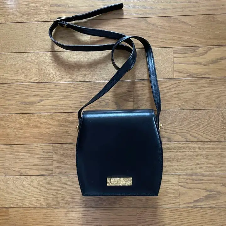 ノブオコレクションのショルダーハンドバック ノブオコレクションのショルダーハンドバック - メルカリ