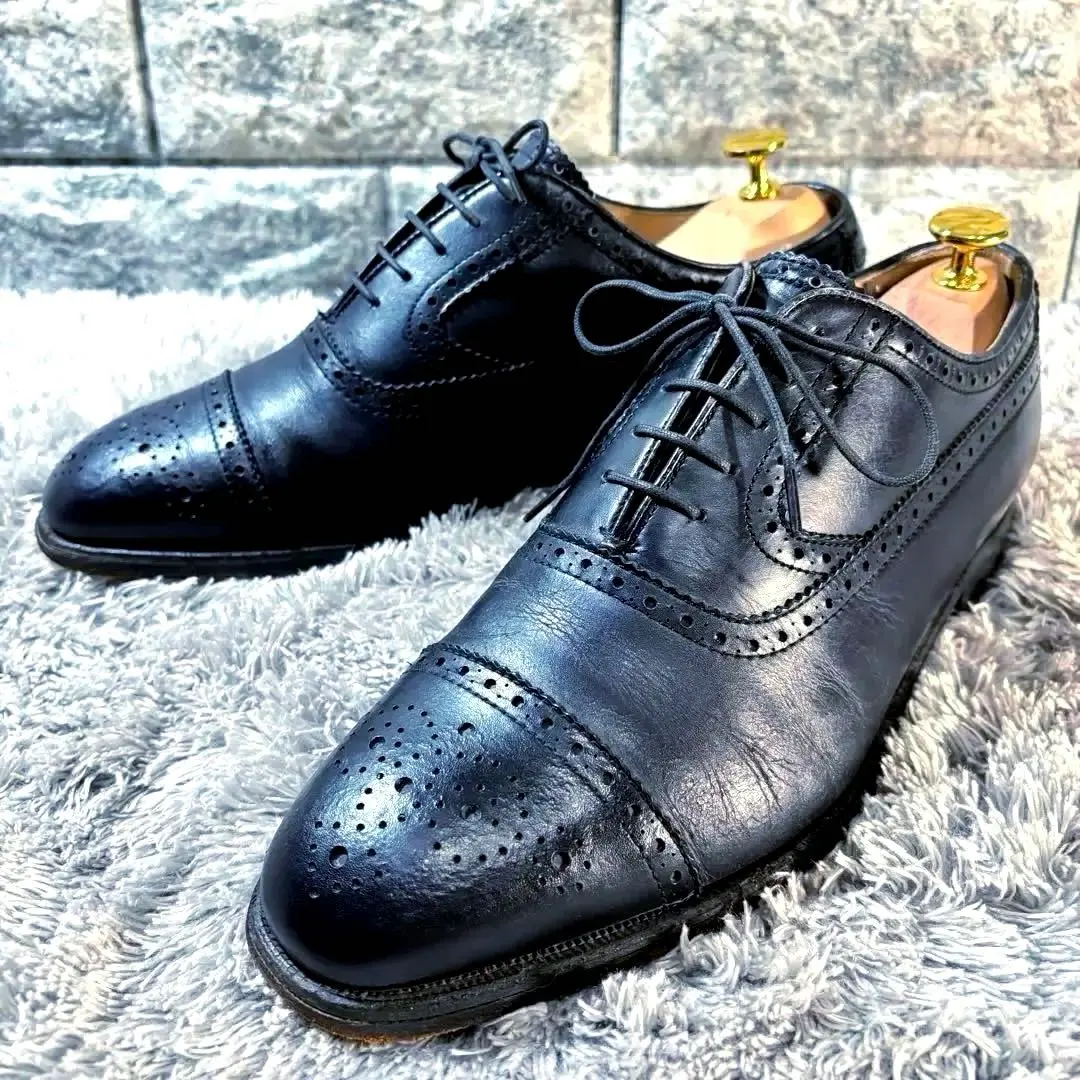 Thumbnail of Excellent condition! REGAL Regal East Collection Medallion Straight Tip