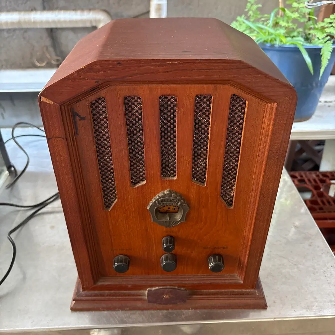Thumbnail of Old radio, antique