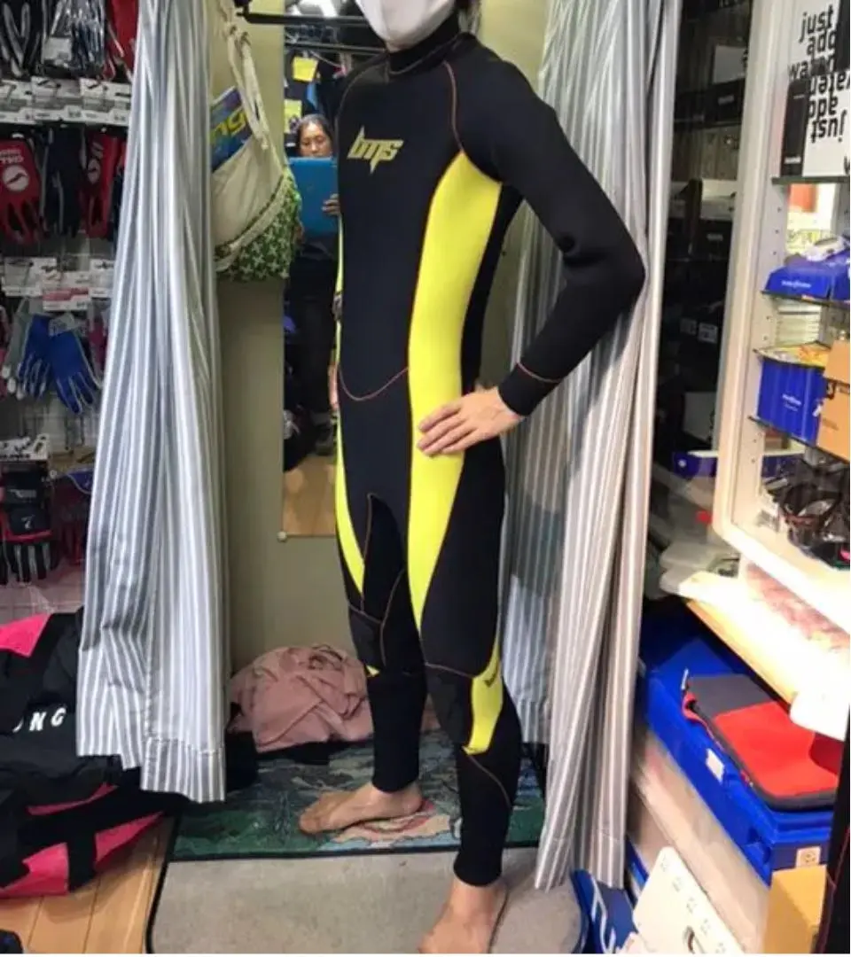 【数々のアワードを受賞】 美品】ウエットスーツフルスーツ ブラック/イエロー 膝パッド サーフィン・ボディボード