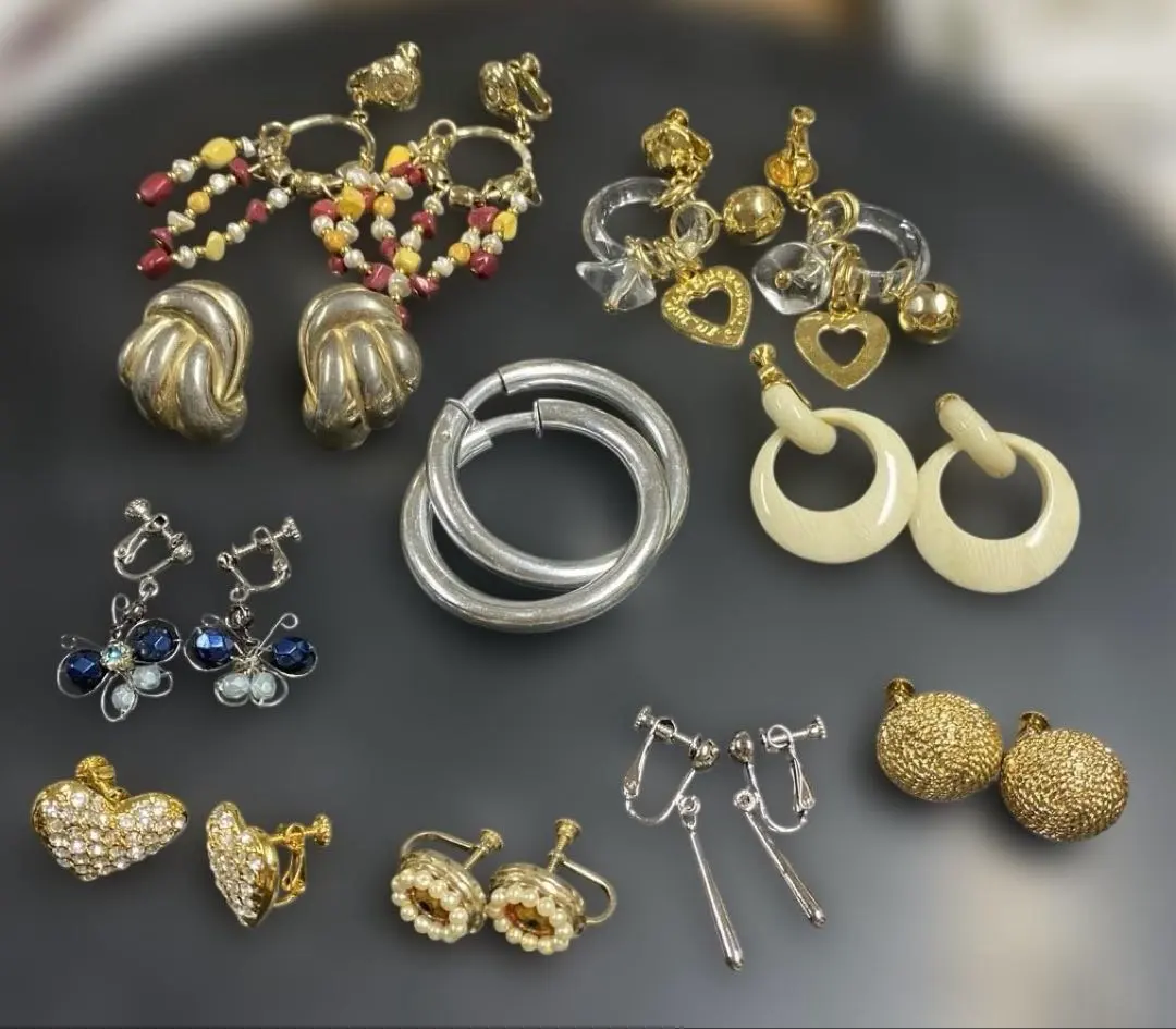 Thumbnail of Set of 10 earrings with various designs (68)