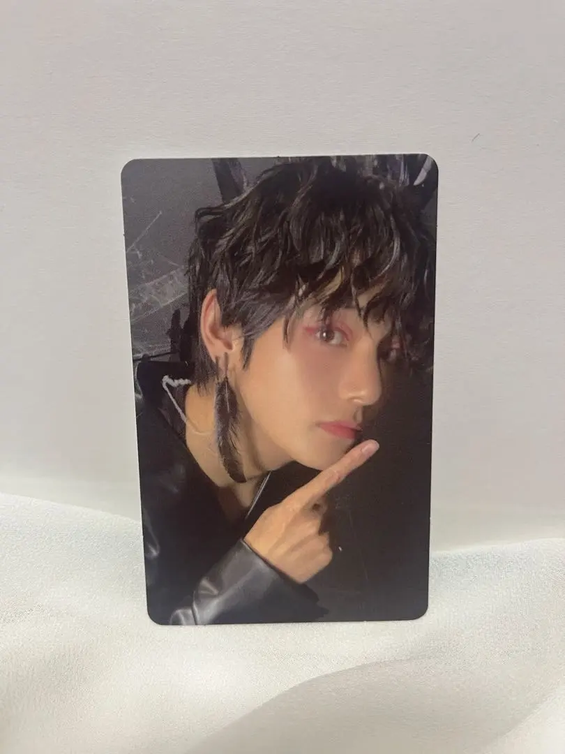 Thumbnail of BTS V (Taehyung) MAP OF THE SOUL 7 trading card